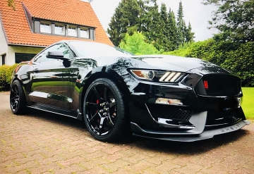 Konventionelle Fahrzeugwäsche Ford Mustang Shelby GT 350R
